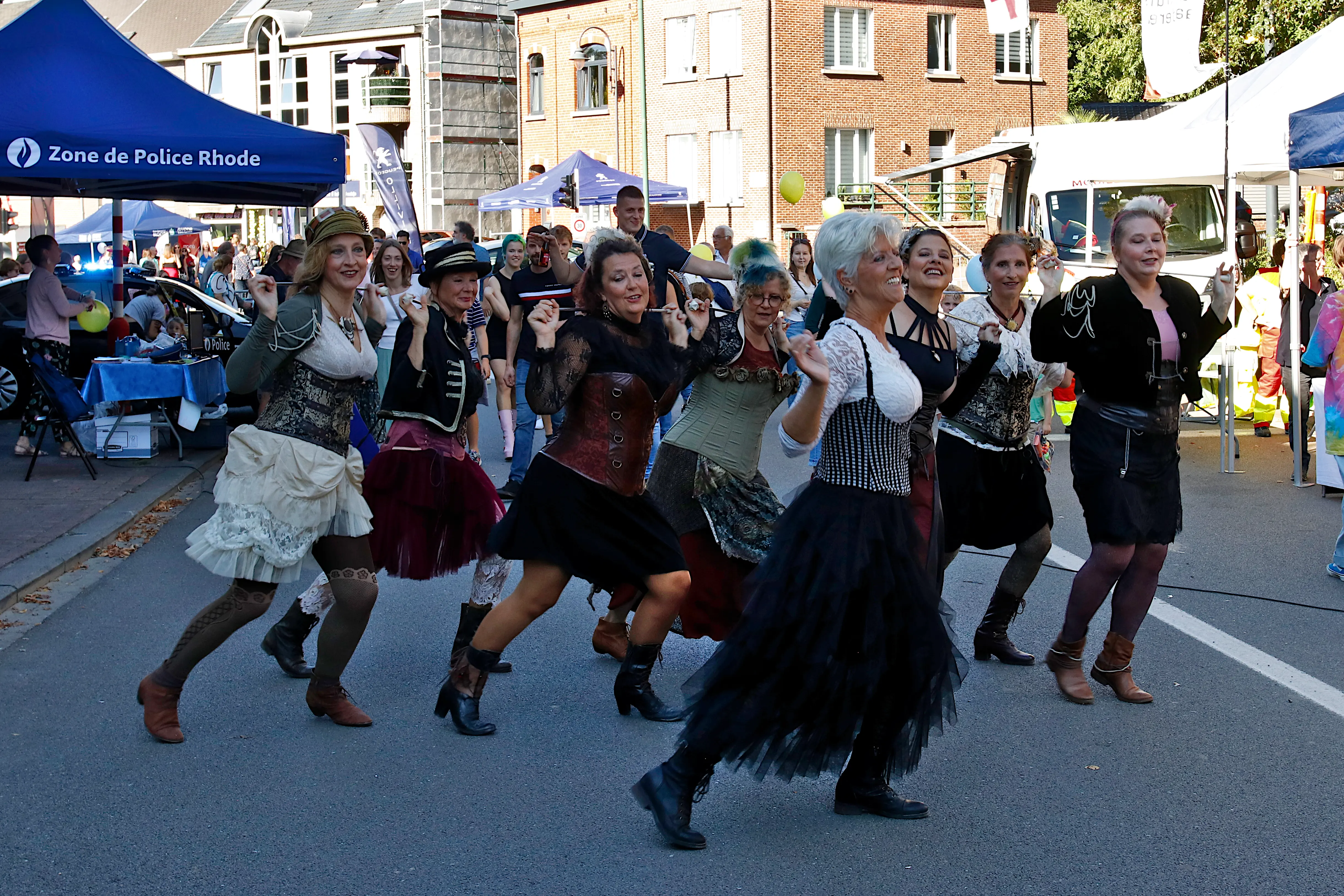 een optreden op straat op de Jaarmarkt